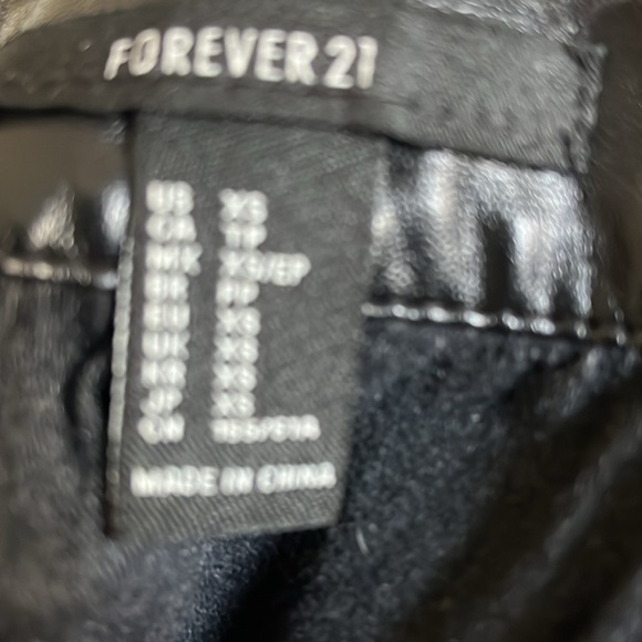 Forever 21 * Black Aline Faux leather mini skirt - Picture 4 of 4